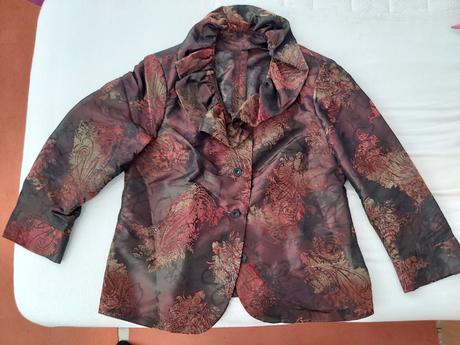 Spoločenský kostým, 42