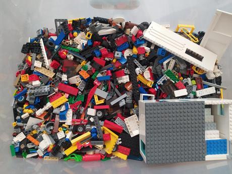 Veľká krabica lega,