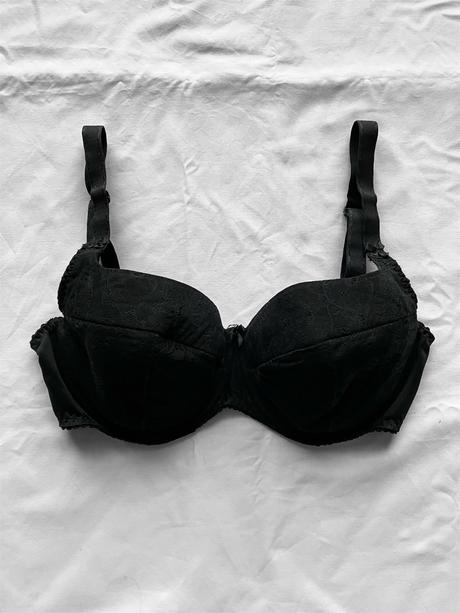 Čierna pevná podprsenka astratex 70g, 70f