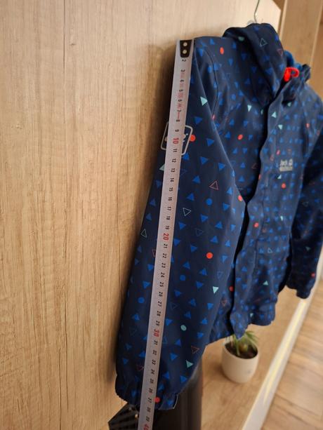 Skvelá bundička, jack wolfskin,104