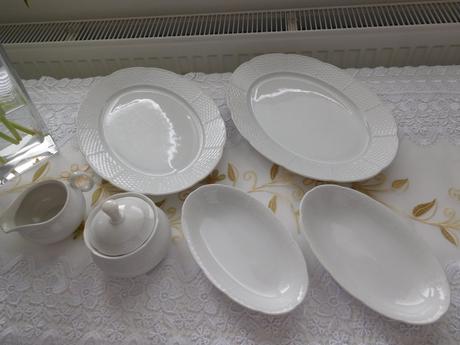Tanier oval 2x +mliekovník+cukorníčka+tanierik 2x, 