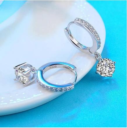 Strieborné náušničky so zircónmi,