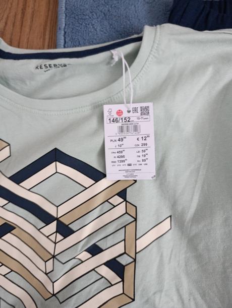 Pyžamo, reserved,146 / 152