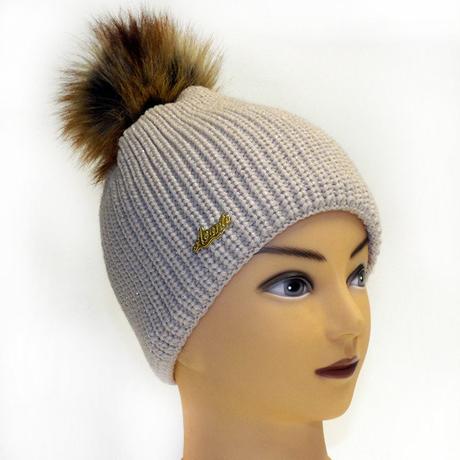 Čiapočka s pravým jemným brmbolcom, 