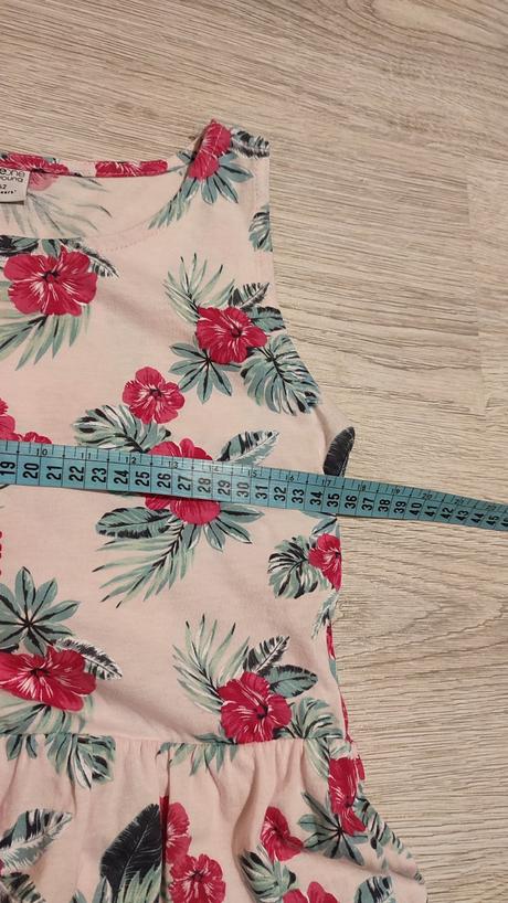 Kvetovane šaty, 146