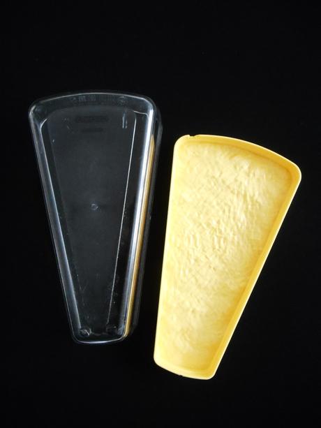 Dóza na parmezán a cibuľu ernesto,