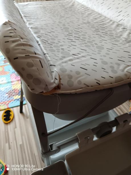 Prebalovaci pult s vaničkou, 