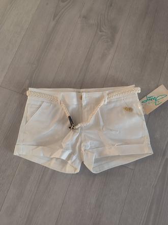 Kraťasy elegantné s opaskom ešte sú s vysačkou, s