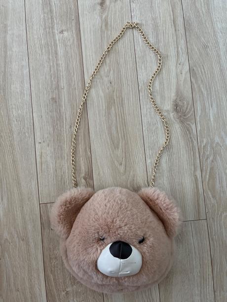 Kabelka macko na zlatej retiazke,