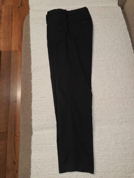 Spoločenské nohavice, 146