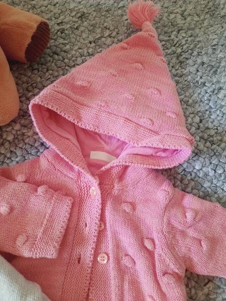 Svetríky s brmbolcami, next,62