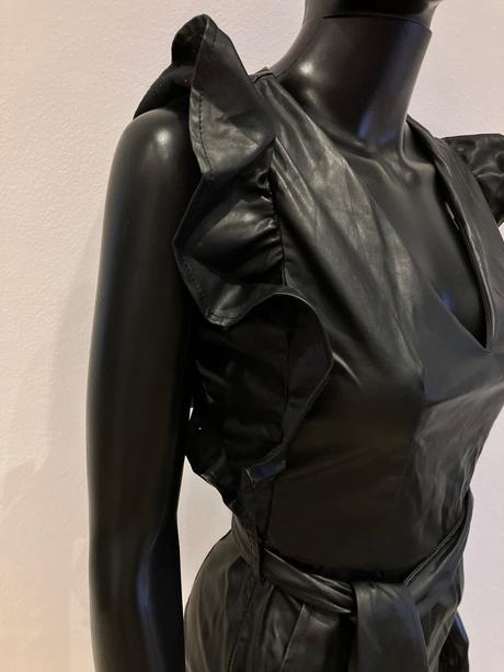 Dámsky kožený overal s volánmi bershka (24), bershka,xs