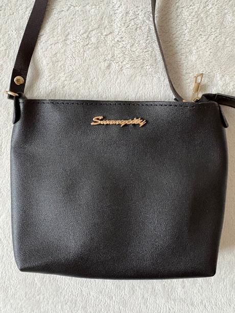 Čierna crossbody kabelka, 