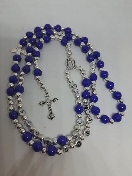 Ruženec s menom a dátumom e228, 