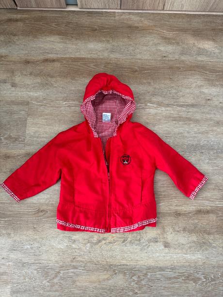 Červená bundička borti, 74