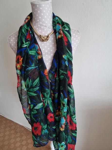 Farebný šál-šatka, 