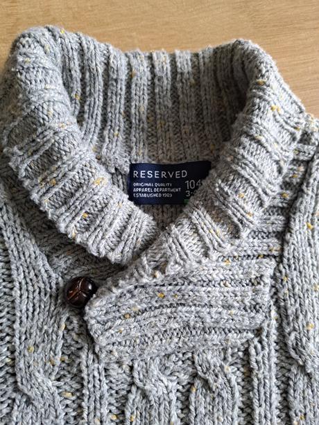 Sveter reserved, reserved,104