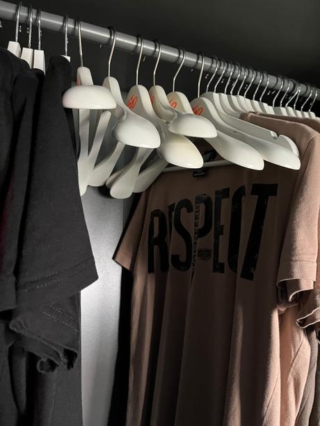 Biele vešiaky nike 6.0, 