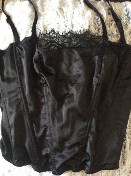 Korzet reserved, reserved,s