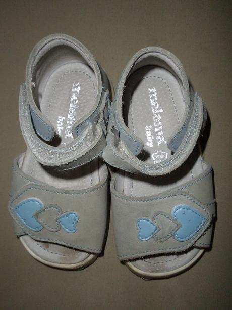 Rôzne sandálky, 21