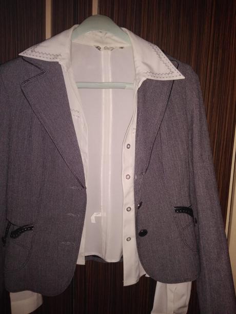 Kostým s blúzkou, sukňou a nohavicami, m