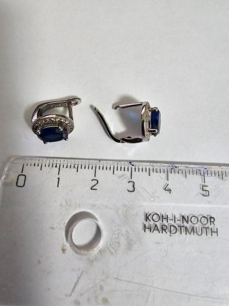 Strieborne nausnice, 