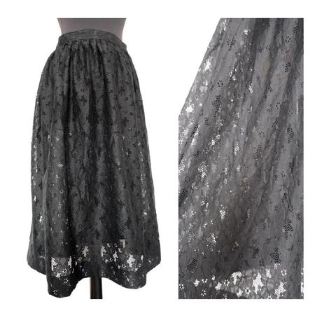 Čipkovaná sukňa, 36