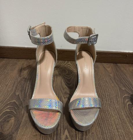 Dámske strieborné sandále na opätku, 40