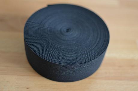 Čierna guma 4 cm 9,01 m, 