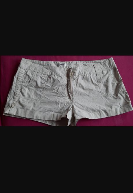 Dámske šortky, 46