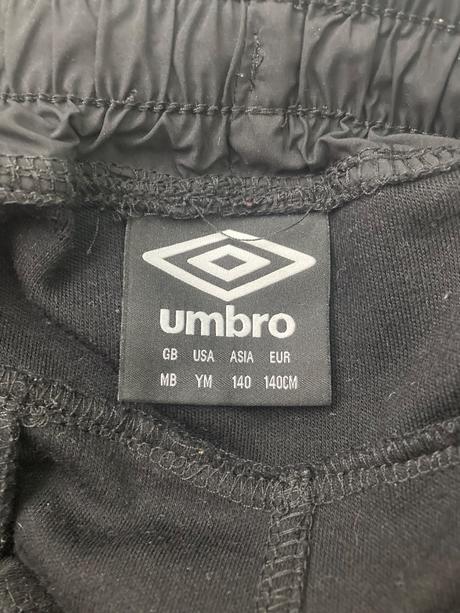 Tepláky, umbro,140