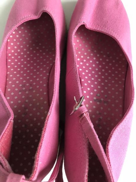 Cukríkové sandále, 37