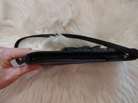 Malá čierna kabelka, 