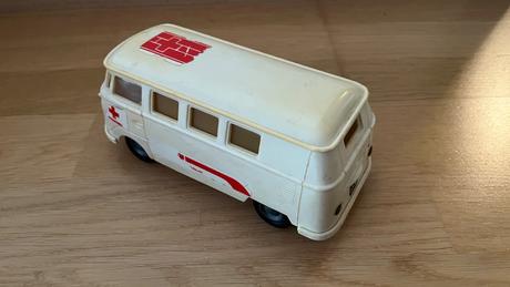 Retro sanitka na zotrvačník, 