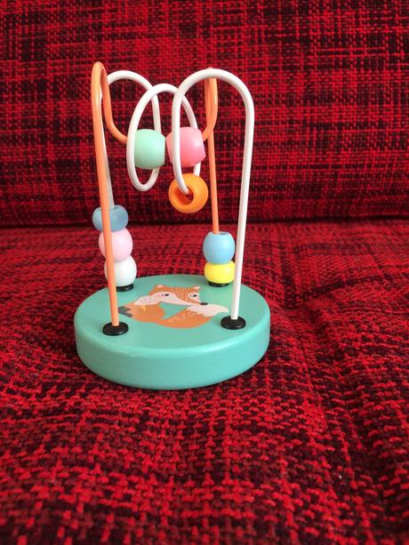 Detsky hlavolam prevliekacka,