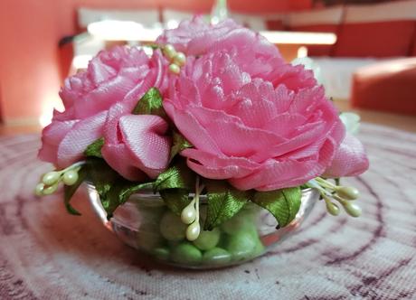 Pivonky a púčiky v aranžmáne, 