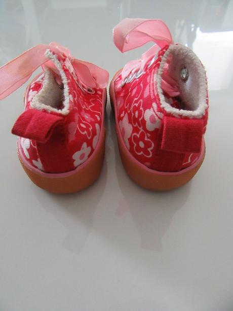 Kvetové plátenky, <17