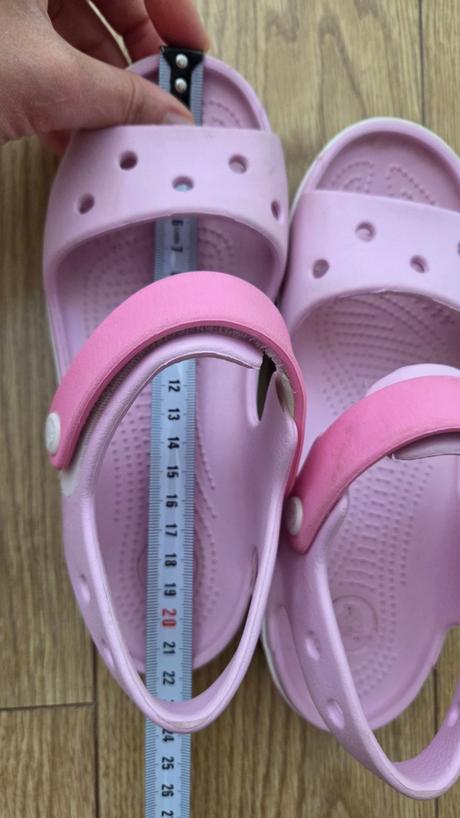 Dievčenské sandálky crocs veľ.j2, crocs,33