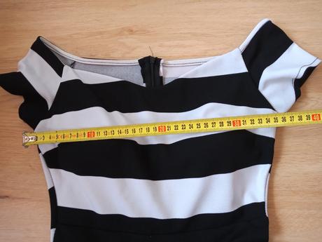 Čiernobiele elegantné šaty s tylovou sukňou, 36