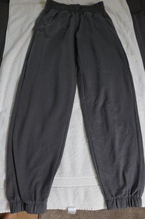 Šedé tepláky, sinsay,152