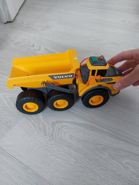 Volvo vyklapač so zvukmi,