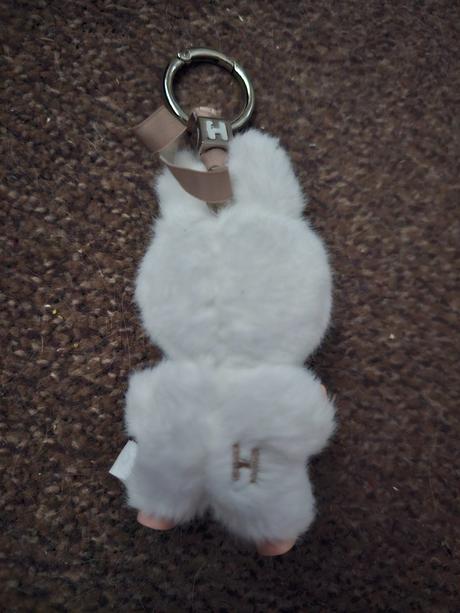 Labubu pin for love "h", 