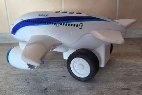 Lietadlo so zvukom a so svetlami,