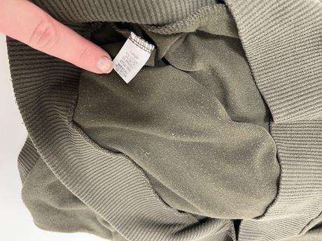 Pohodlný army zelený top s  rolákovým výstrihom, l