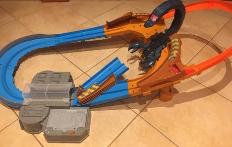 Hot wheels scorpion autodráha,