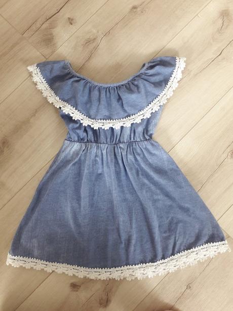 Šaty s čipkou, 104