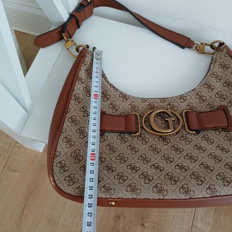 Kabelka cez plece guess, guess