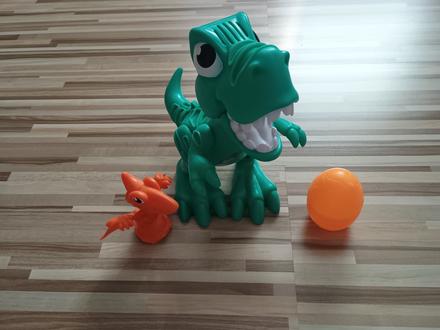 Play dough dinosaurus,