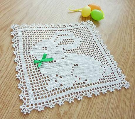 Veľkonočná háčkovaná dečka so zajkom,