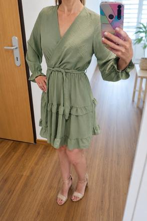 Dámske šaty s volánmi,